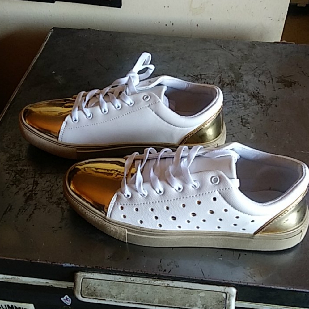 Shose - Picture 2 of 3